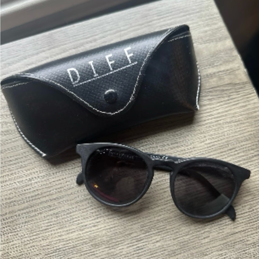 Diff Sunglasses - image 2